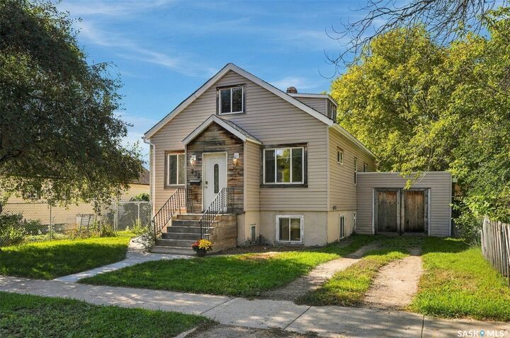Property Photo: 333 J Avenue S SK S7M 2A4