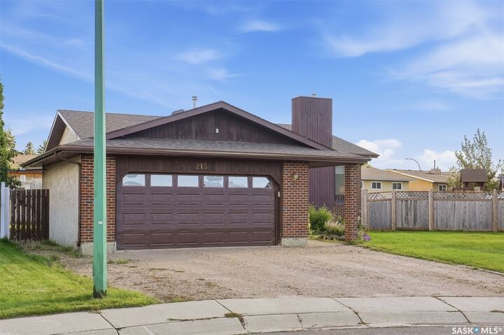 Property Photo: 215 Caldwell Court SK S7M 5S7