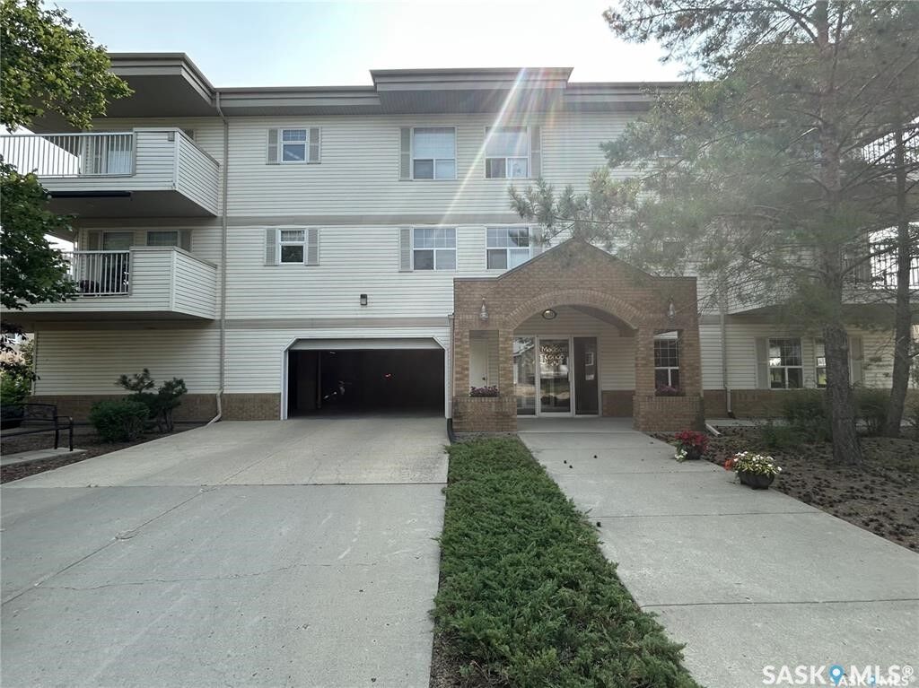 Property Photo: 1112 98th Street 102 SK S0E 1T0
