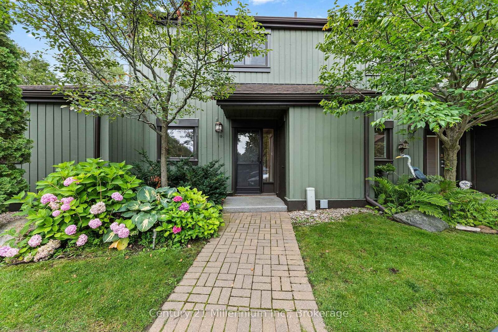 Property Photo: 156 Escarpment Crescent ON L9Y 5B4