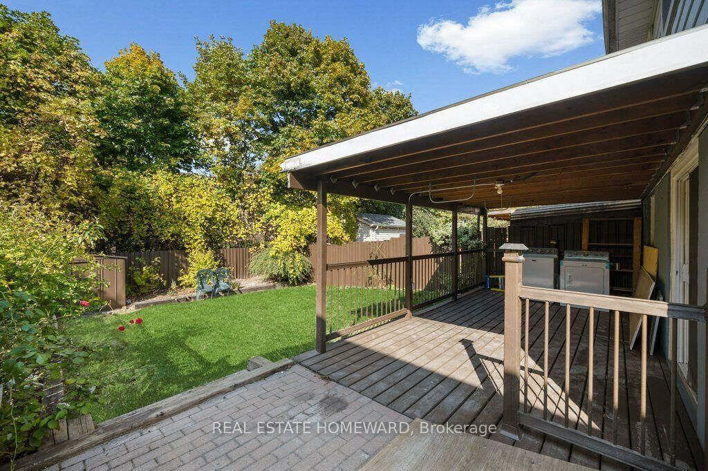 Property Photo:  1917 Bonnymede Drive Ground  ON L5J 1E2 