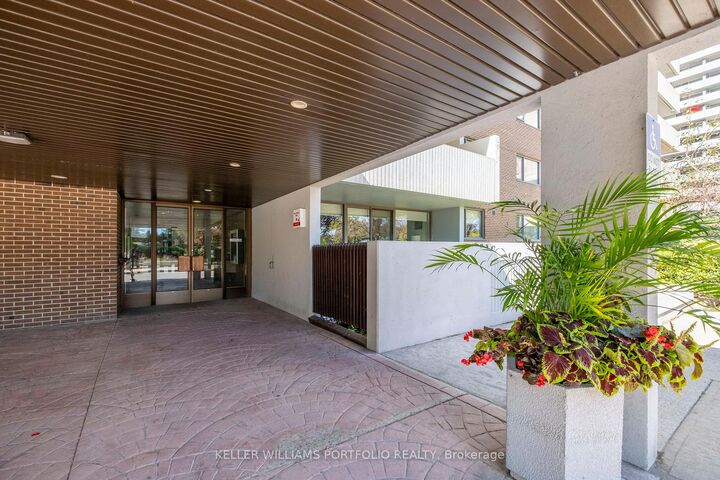 Property Photo:  260 Scarlett Road 101  ON M6N 4X6 