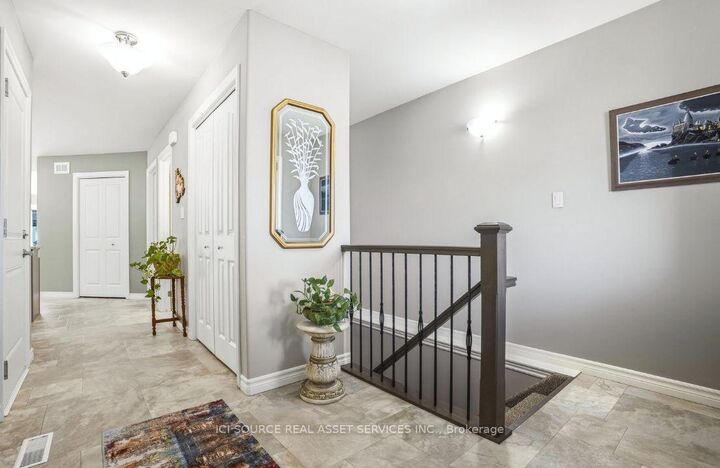 Property Photo:  5 Mavis Way  ON K8P 0G2 