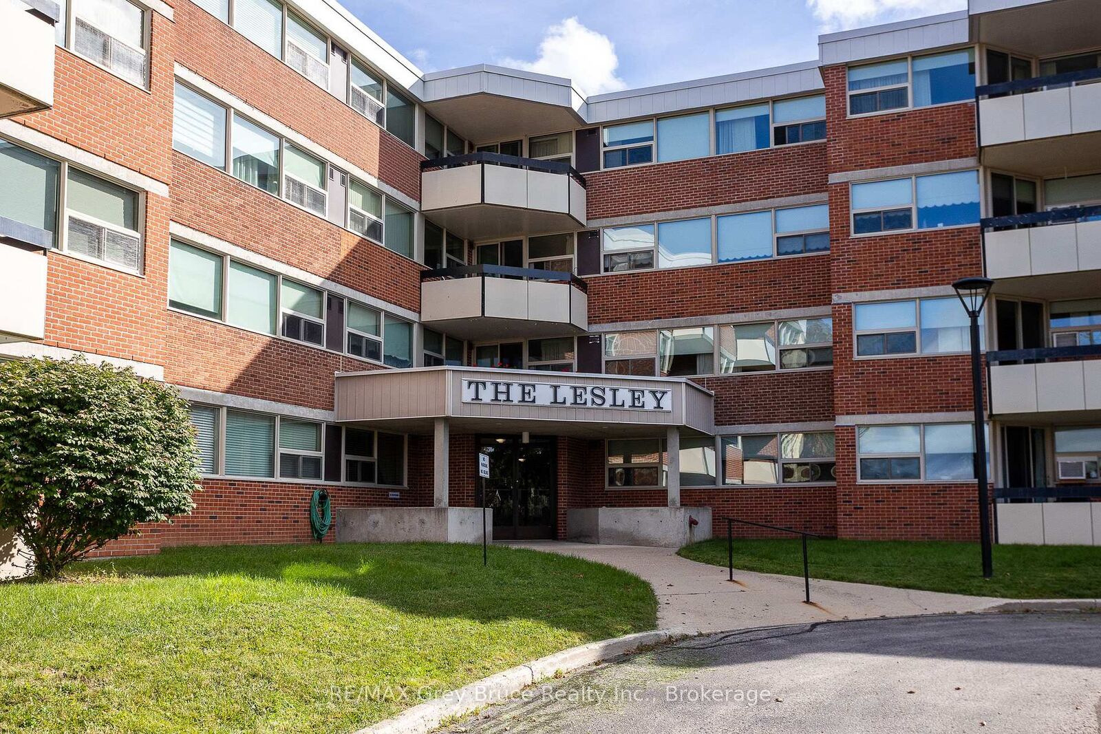 Property Photo: 860 9 Street E 401 ON N4K 1R2
