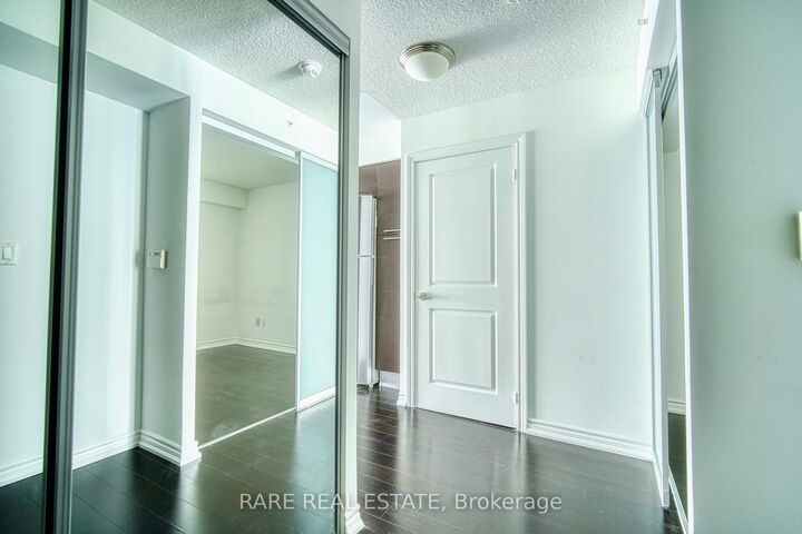 Property Photo: 386 Yonge Street 1024 ON M6B 0A5