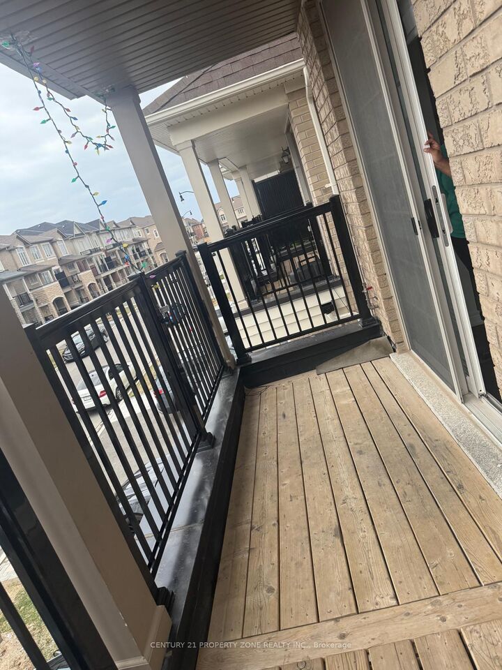 Property Photo:  31 Hashmi Place Main/Upper  ON L6Y 6J9 