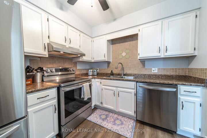 Property Photo:  6073 Wildrose Crescent  ON L2G 7T2 