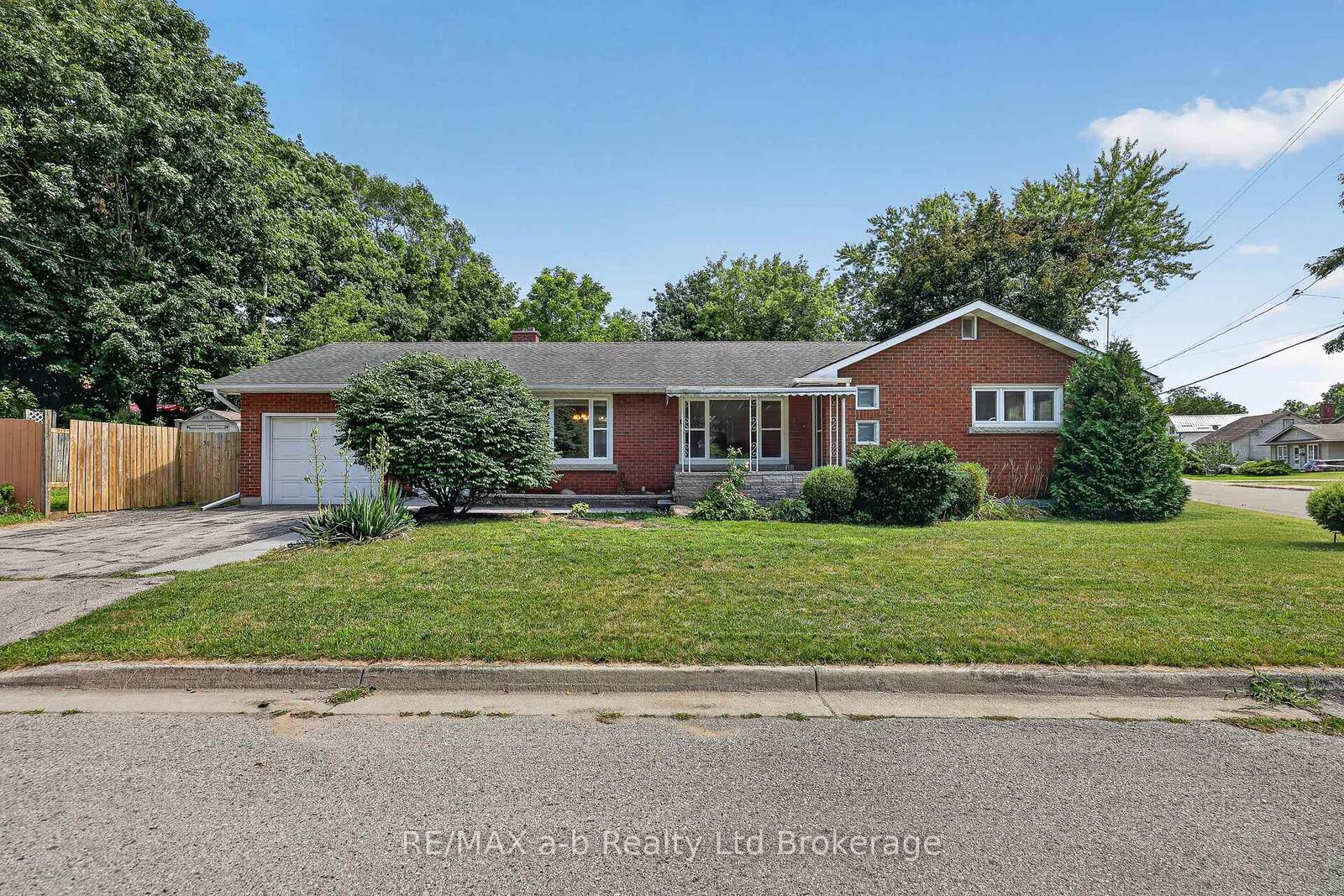 Property Photo: 58 Victoria Street ON N4G 3Z7