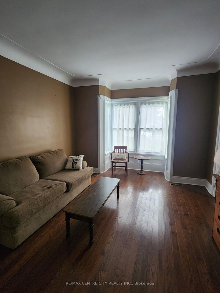 Property Photo:  244 Elm Street W  ON N0P 1C0 
