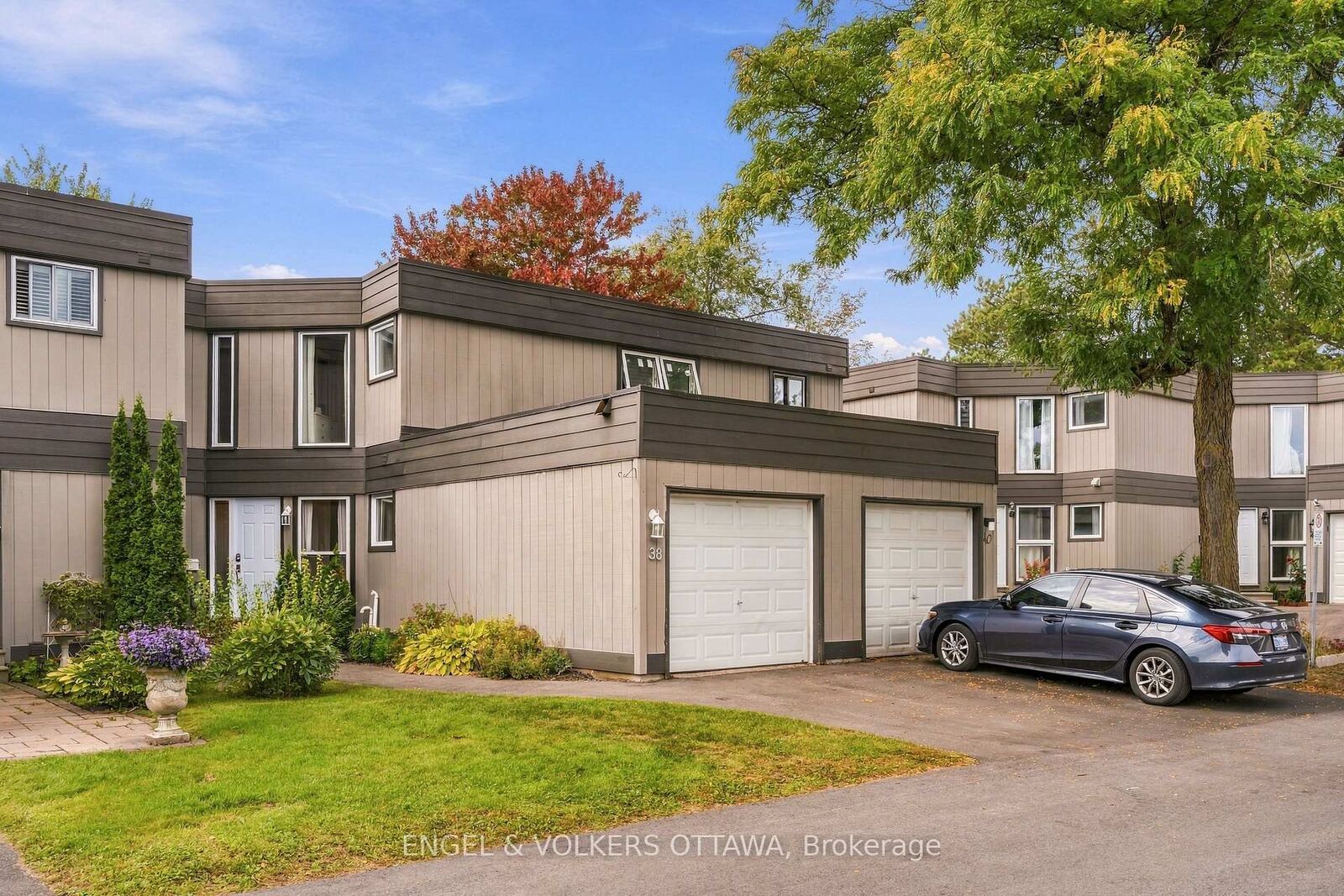 Property Photo:  38 Compata Way  ON K1B 4W9 