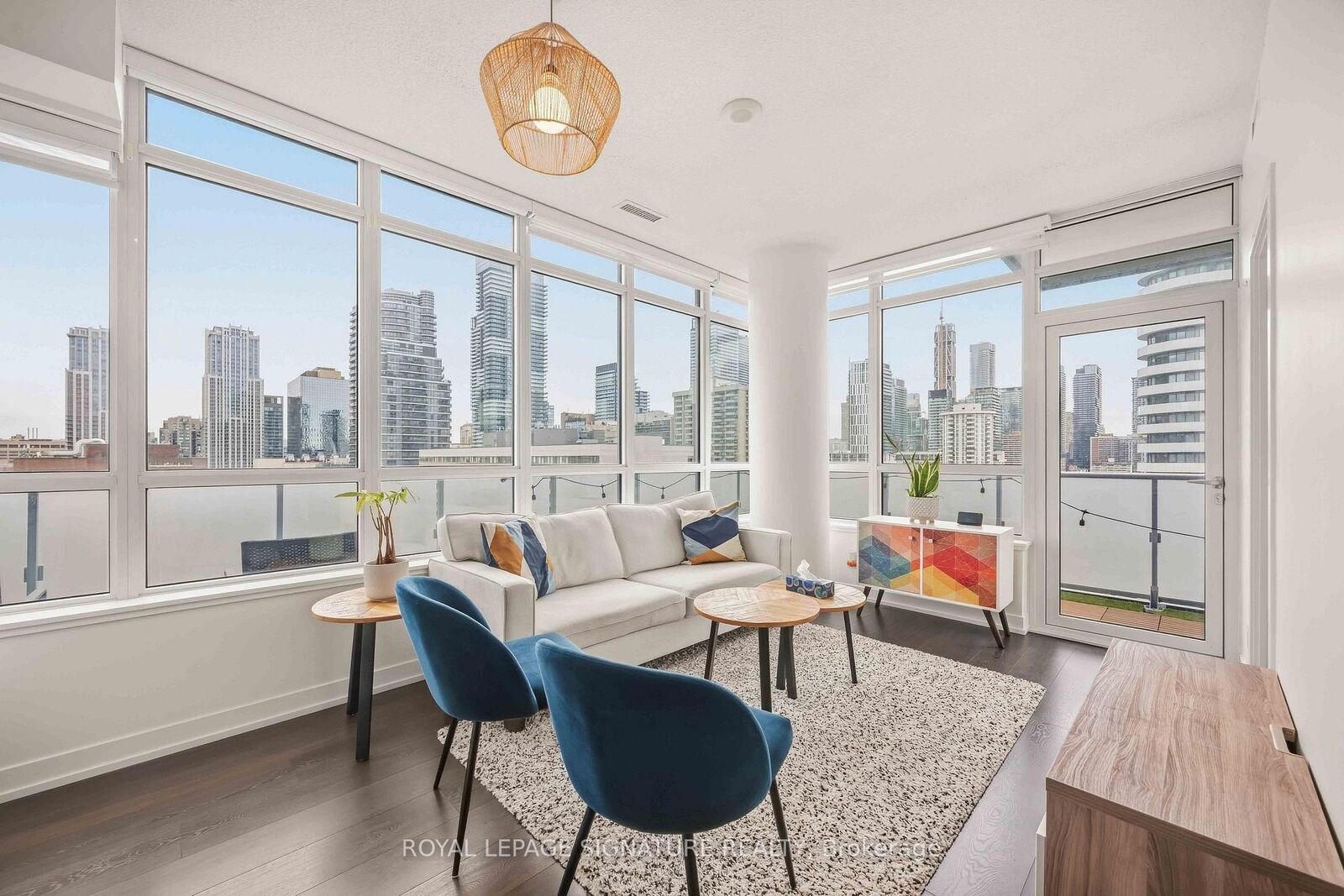 Property Photo: 365 Church Street 2103 ON M5B 0B5