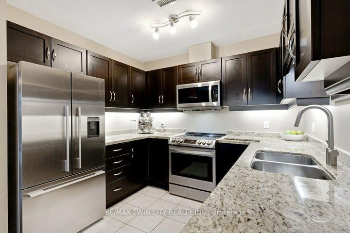 Property Photo:  165 Duke Street E 105  ON N2H 6T8 