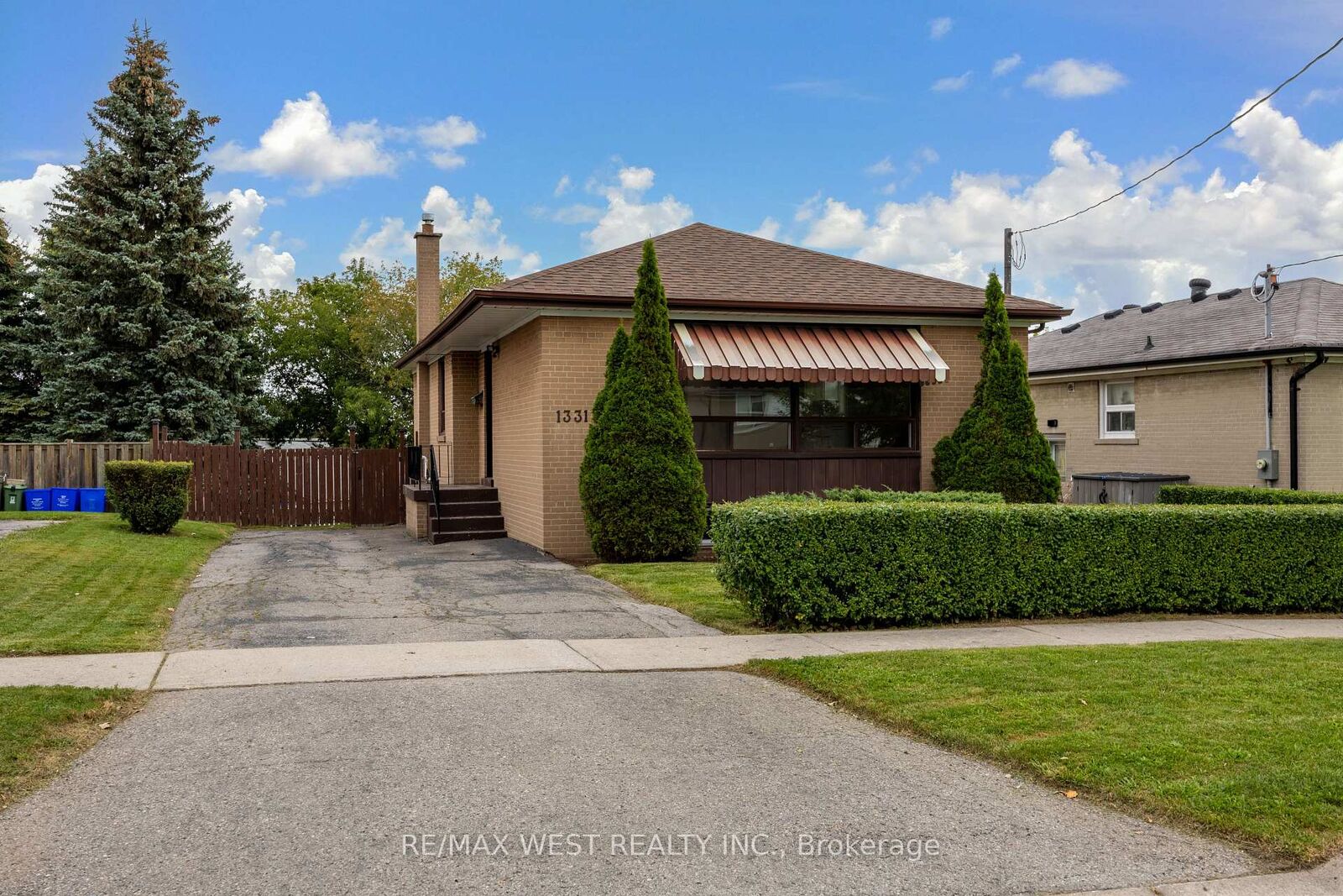 Property Photo:  1331 Sharbot Street  ON L1J 1K1 