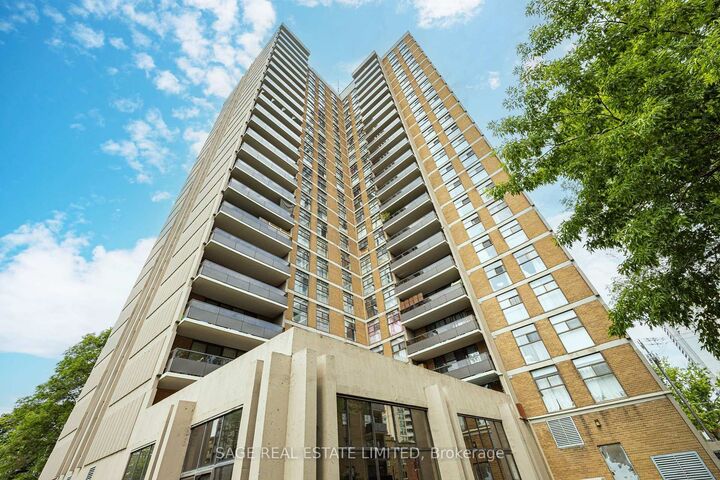 Property Photo:  135 Marlee Avenue 1904  ON M6B 4C6 
