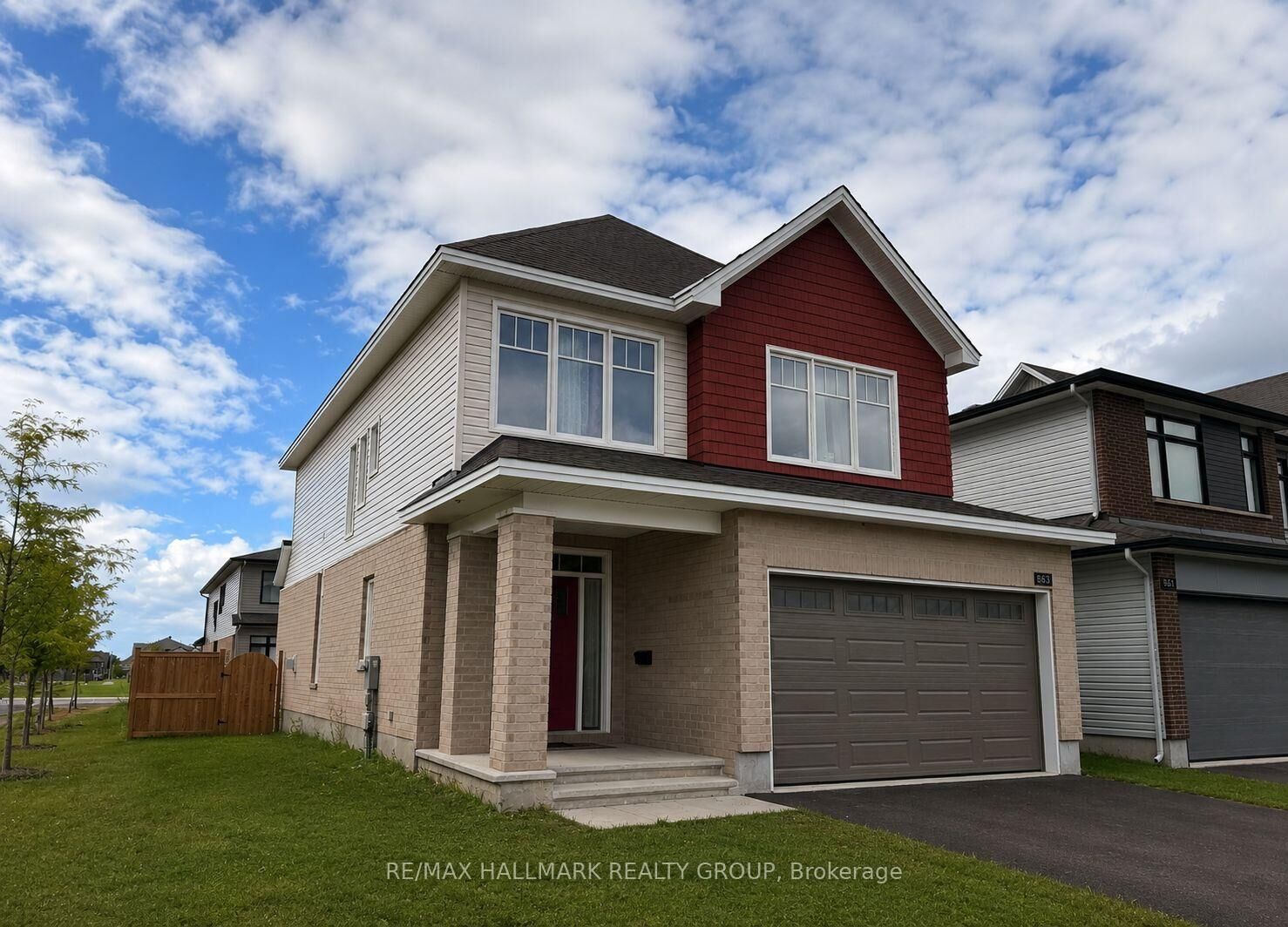 Property Photo:  863 Snowdrop Crescent  ON K1T 0X7 
