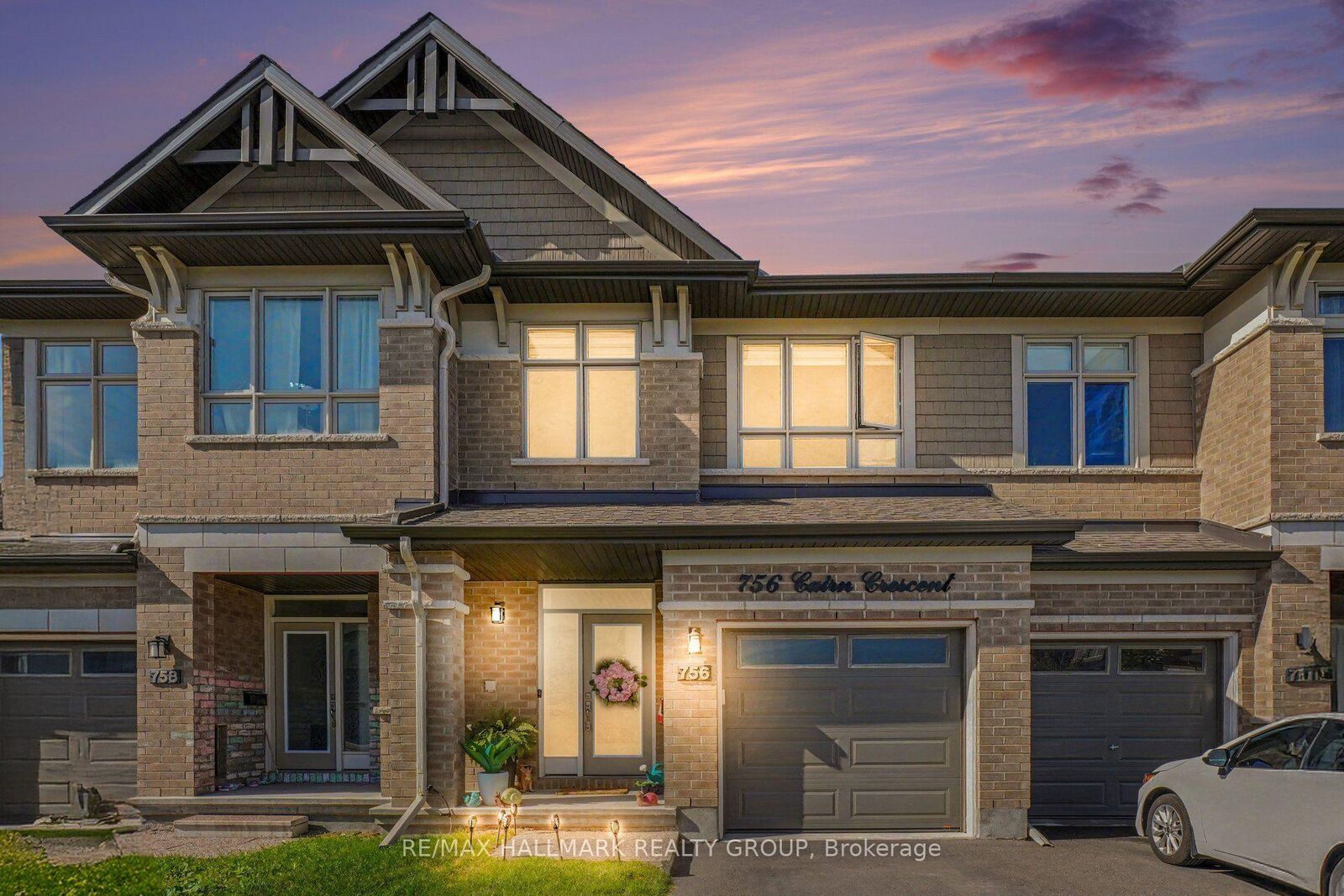 Property Photo:  756 Cairn Crescent  ON K1W 0P4 