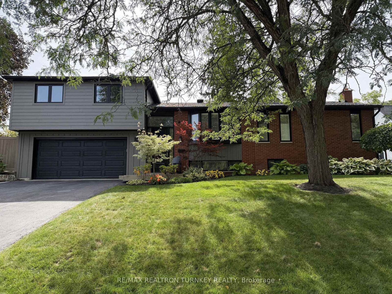 Property Photo:  310 Queen Street Lower  ON L3Y 2G4 