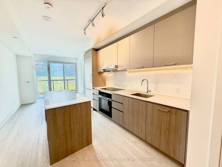 Property Photo:  8188 Yonge Street 814  ON L4J 1W5 