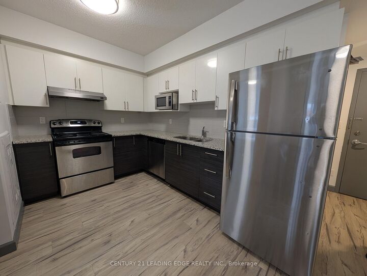 Property Photo:  258A Sunview Street E 1718  ON N2L 3V9 