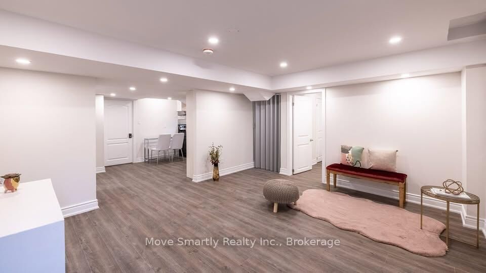 Property Photo:  131 Bentwood Crescent Lower  ON L4J 8R5 