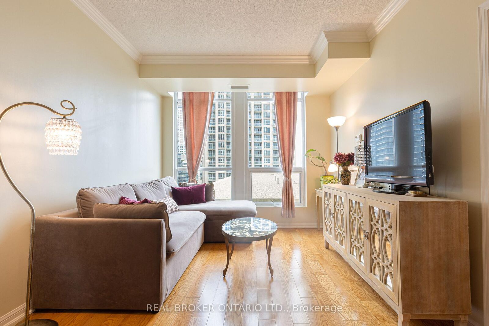 Property Photo: 628 Fleet Street 1311 ON M5V 1A8