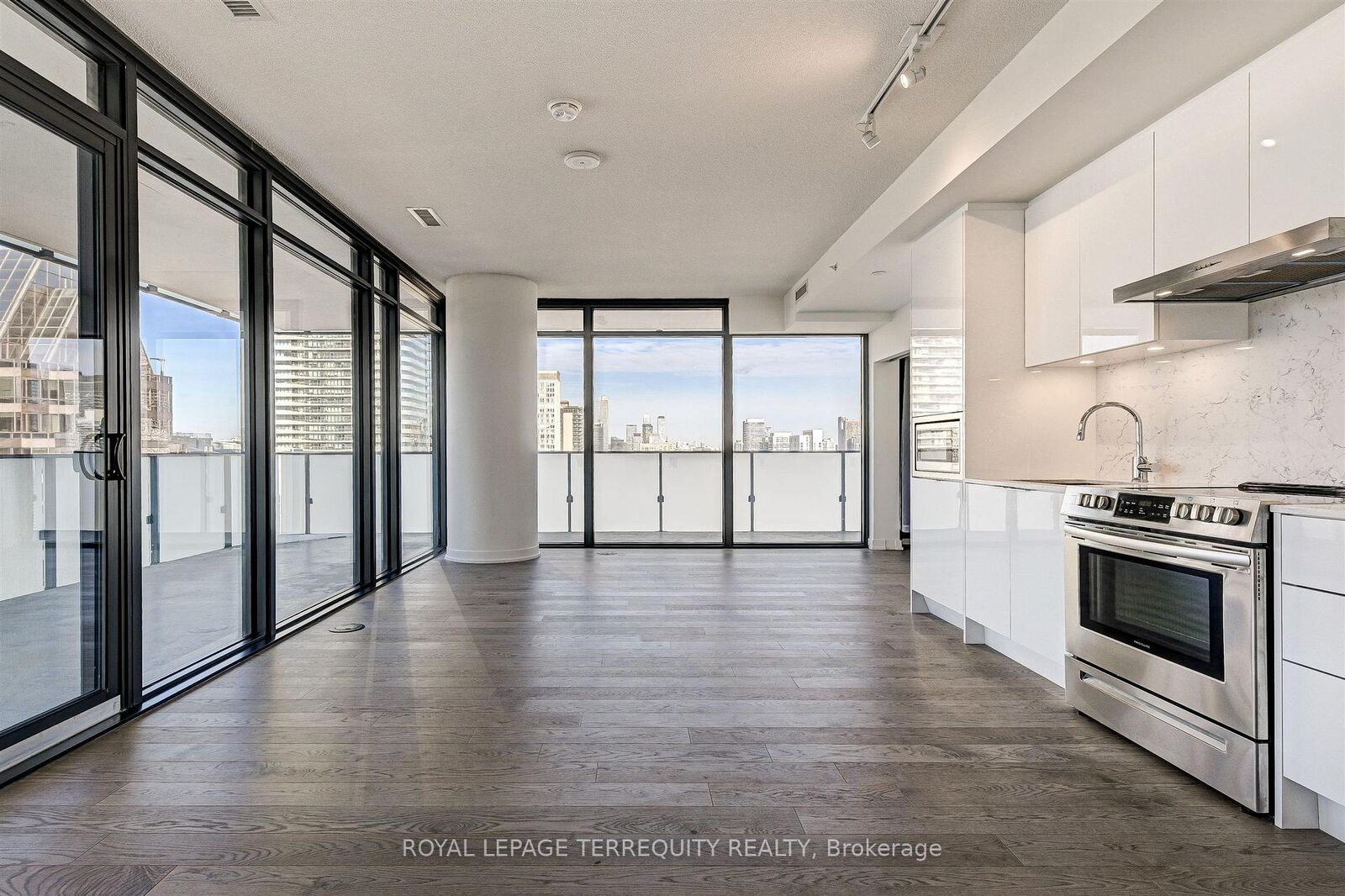 Property Photo:  25 Richmond Street E 2911  ON M5C 0A6 