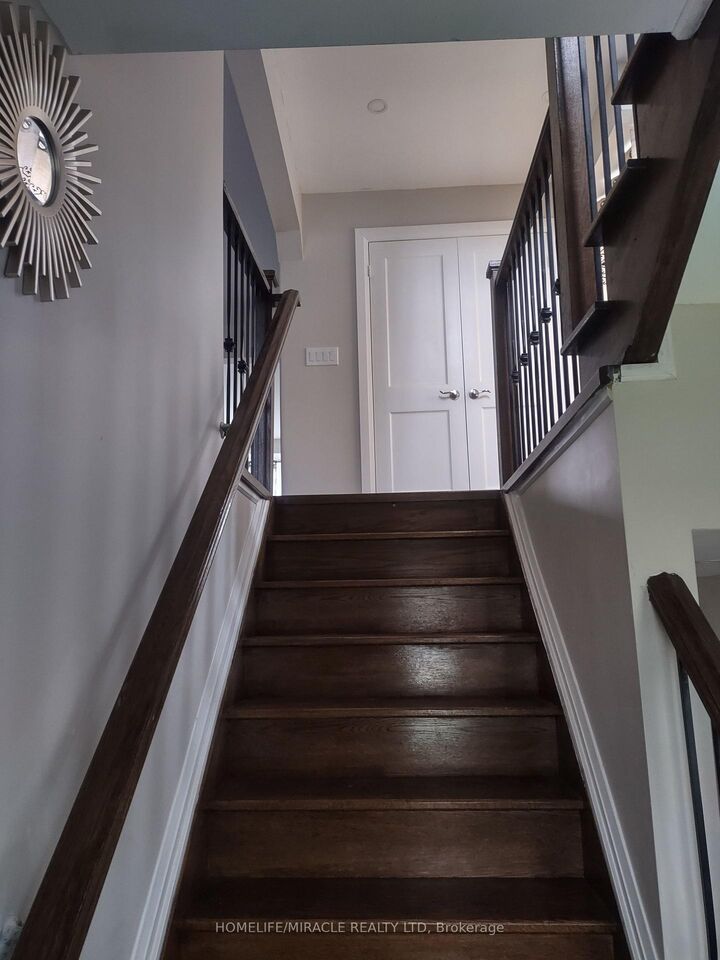 Property Photo:  688B Midland Avenue  ON M1K 4C6 