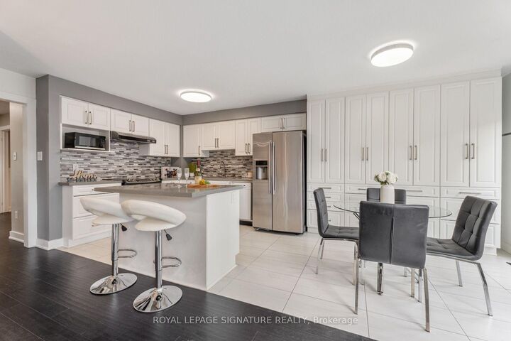 Property Photo:  2053 Blue Ridge Crescent  ON L1X 2M5 