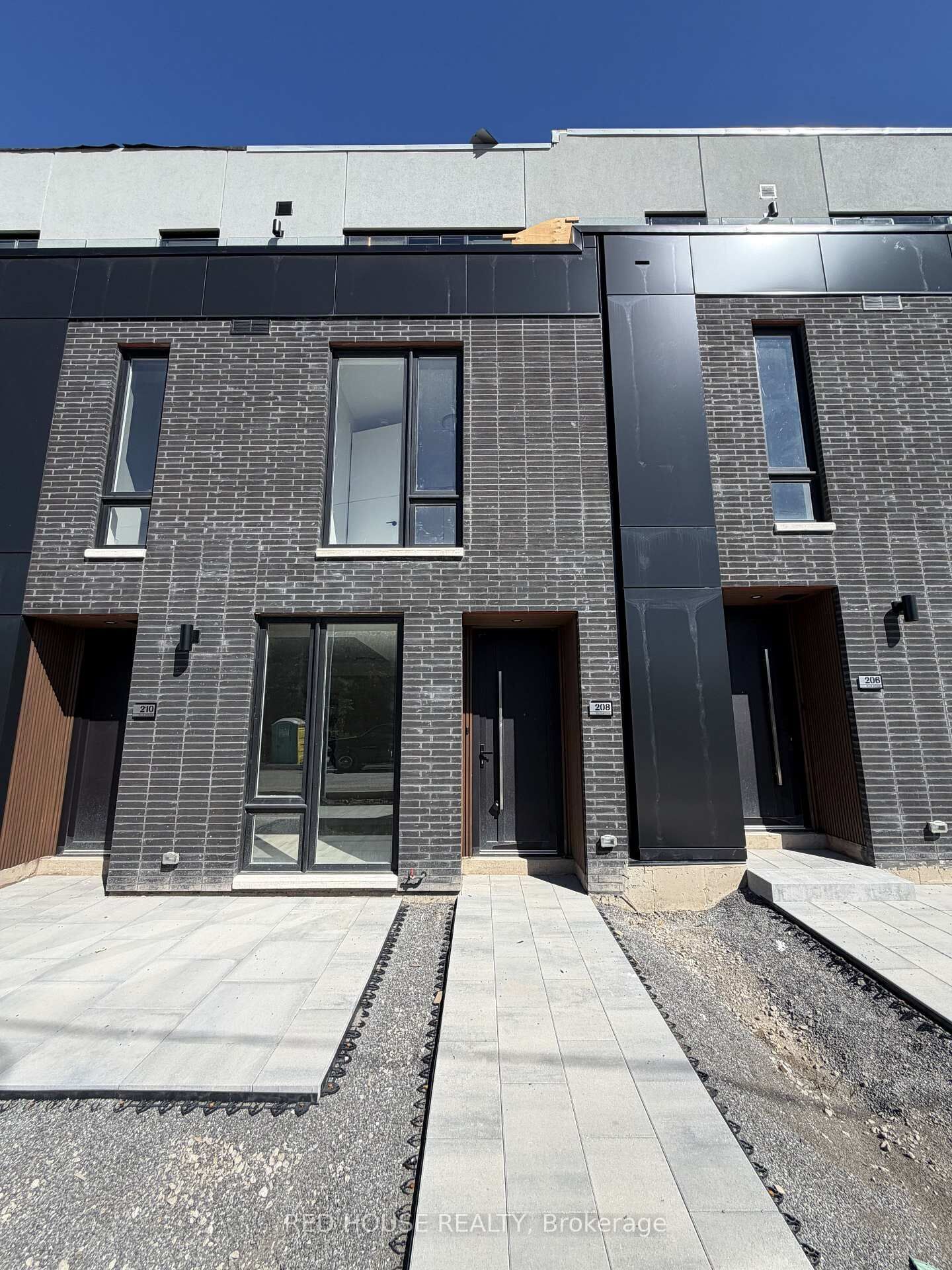 Property Photo: 208 Ellis Avenue ON L2P 0H2