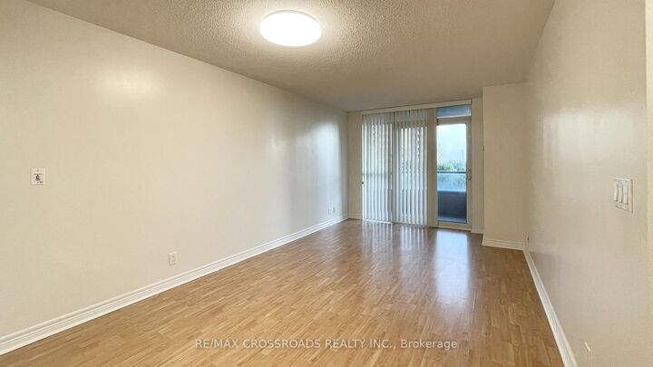 Property Photo: 33 Cox Boulevard 607 ON L3R 8A6