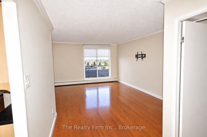 Property Photo:  640 West Street N 805  ON N3R 6M3 