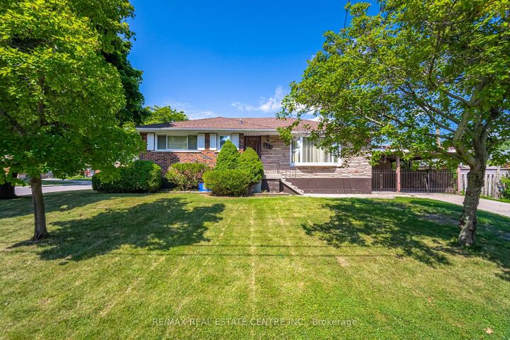 Property Photo:  524 East 16th Street  ON L9A 4L1 