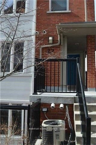 Property Photo:  32 Florence Wyle Lane 2  ON M4M 3E7 