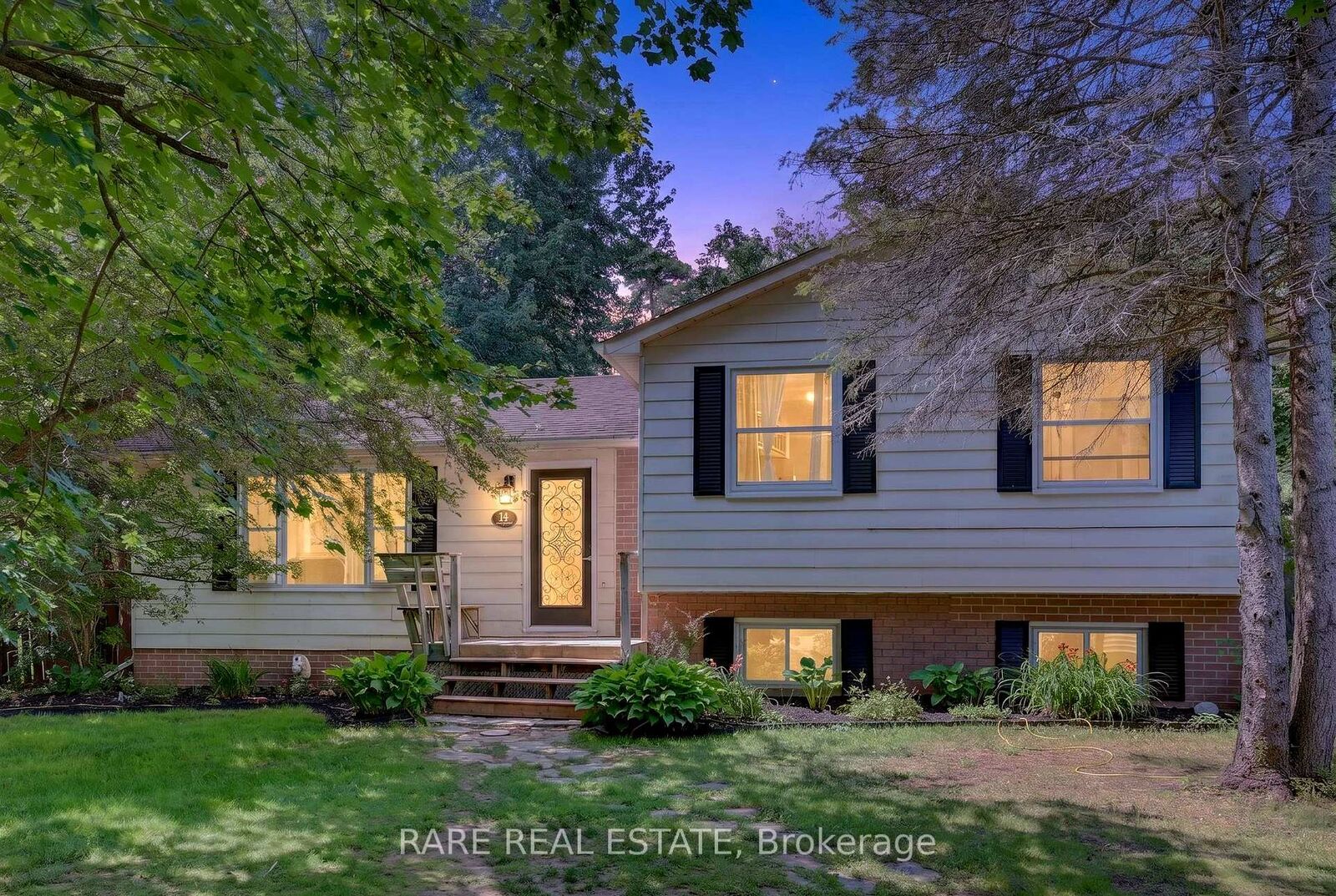 Property Photo: 14 Pineway Court ON L0M 1N0