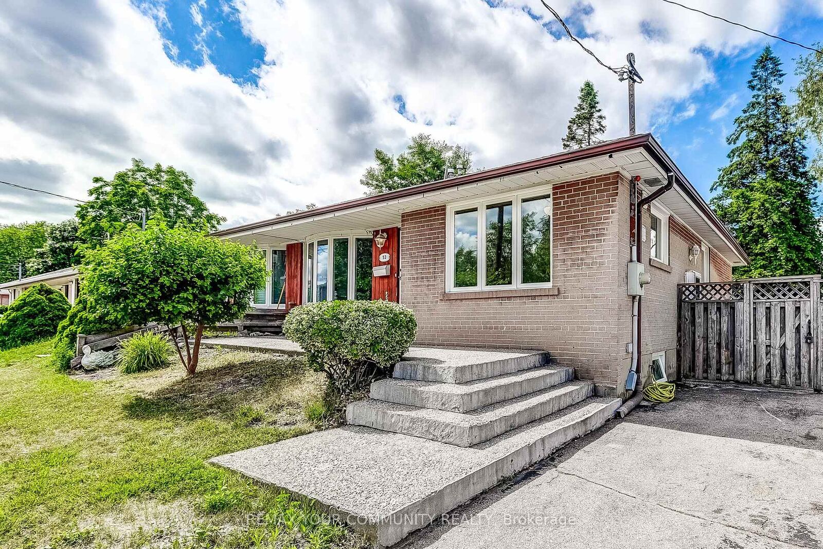 Property Photo:  53 Glory Crescent  ON M1E 2B9 