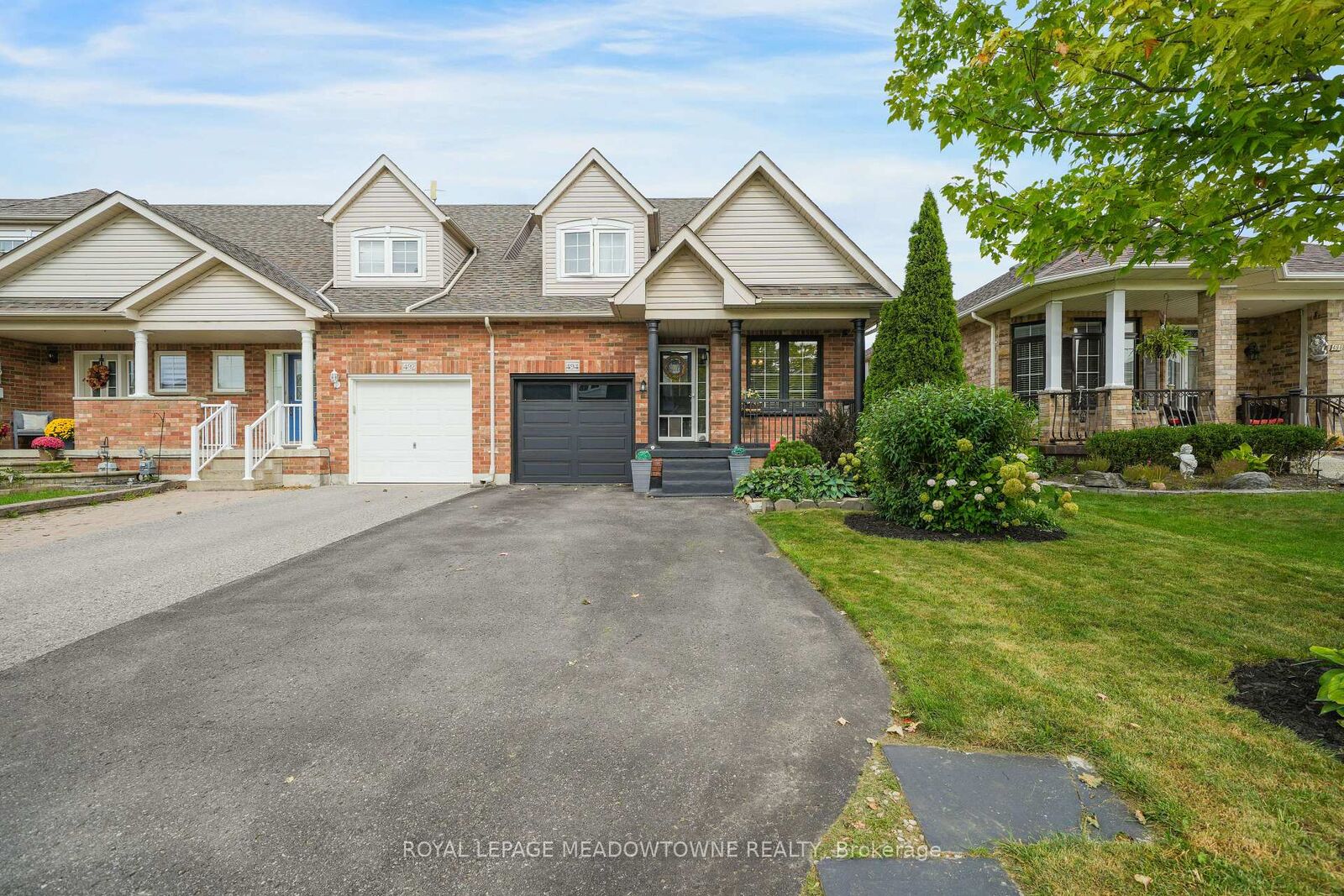Property Photo:  494 Flagstone Court  ON L1K 2Z7 