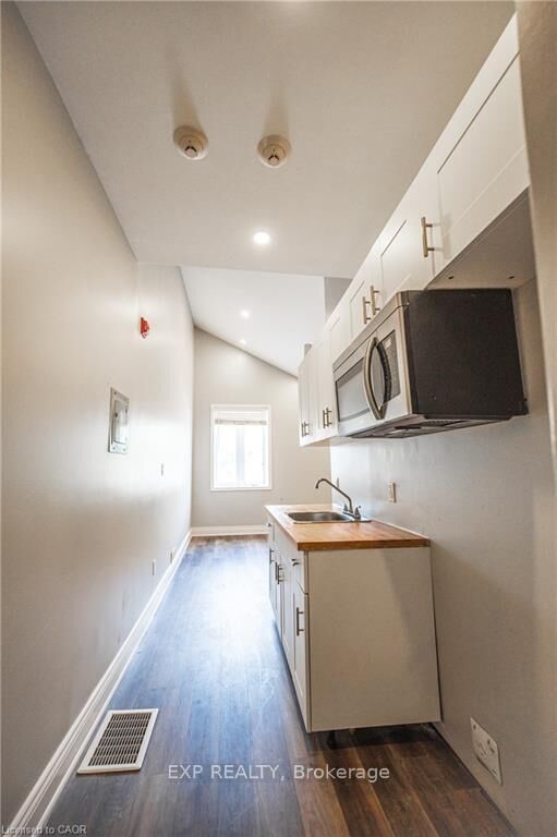 Property Photo:  70 Victoria Avenue S #2  ON L8N 2S7 