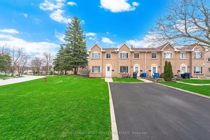 Property Photo:  2 Parkview Drive 4  ON L9W 1T2 
