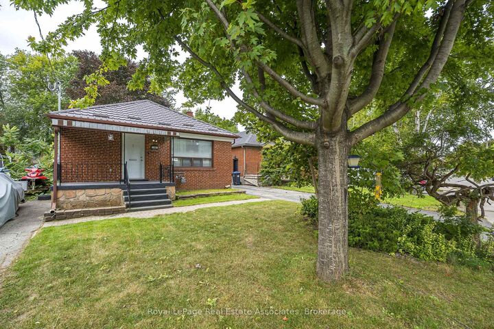 Property Photo:  22 Maple Avenue N  ON L5H 2S1 