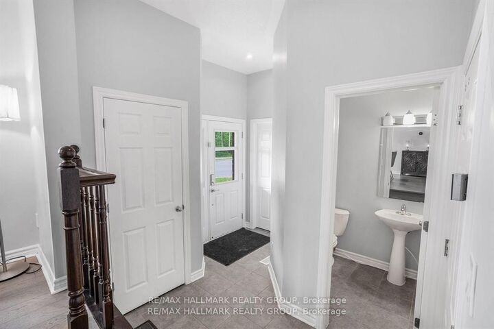 Property Photo:  100 Lerta Way  ON K4A 0W5 