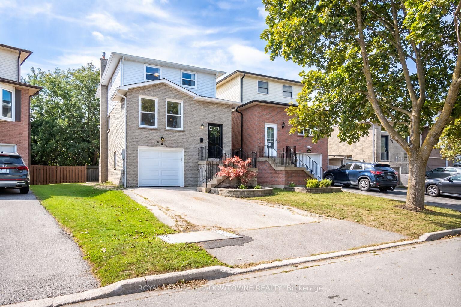 Property Photo:  584 Hayward Crescent  ON L9T 4W7 