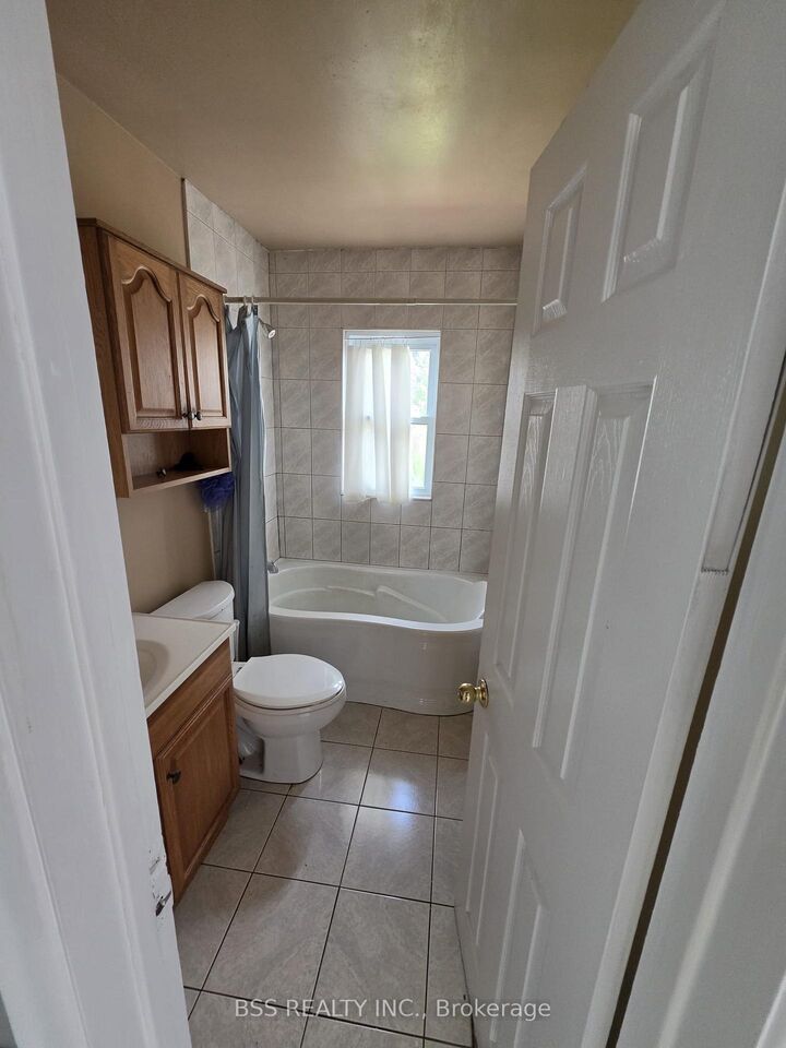 Property Photo: 88 Southampton Drive ON M1K 4V7