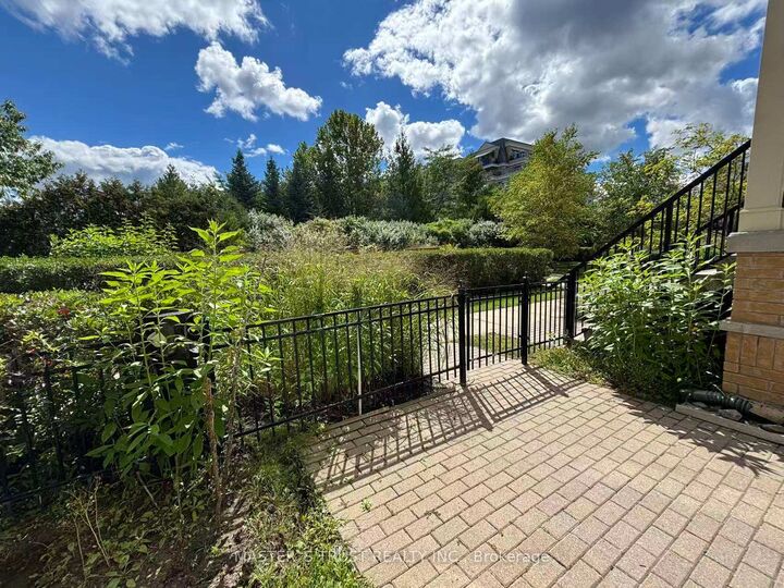 Property Photo:  33 Walter Dove Court  ON L4G 0S8 