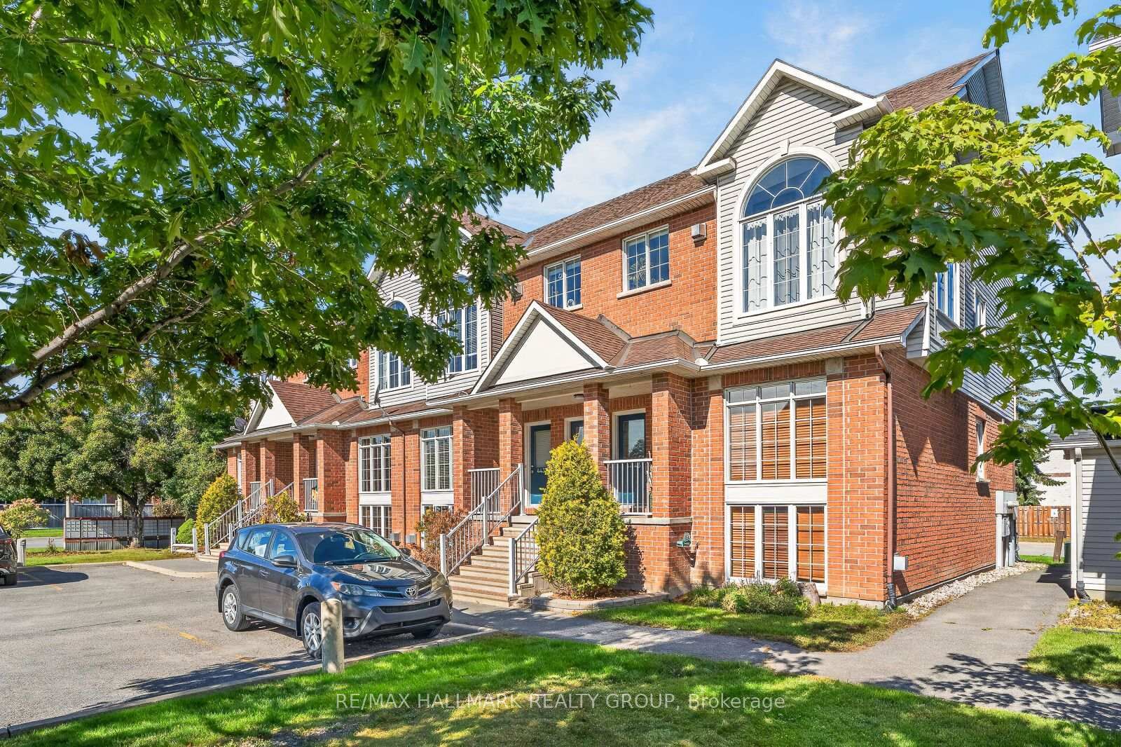 Property Photo: 4437 Harper Avenue ON K1J 1C9