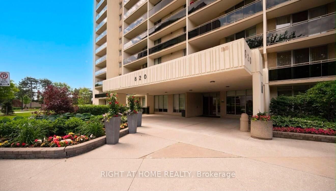Property Photo:  820 Burnhamthorpe Road 1102  ON M9C 4W2 