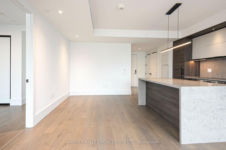 Property Photo: 215 Lonsdale Road 1508 ON M4V 1W7