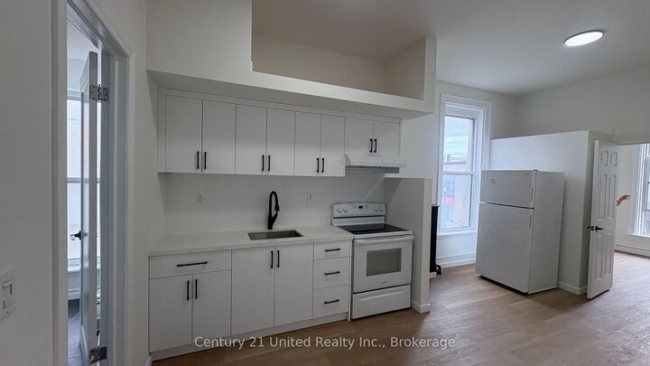 Property Photo:  172.5 Hunter Street W 9  ON K9H 2L2 