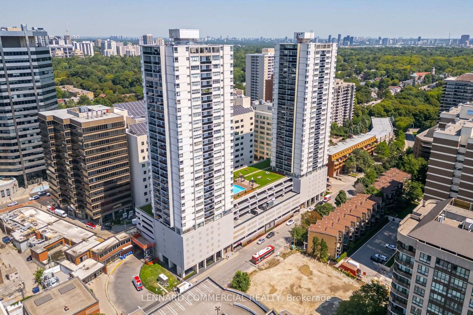 Property Photo:  40 Pleasant Boulevard 2803  ON M4T 1J9 