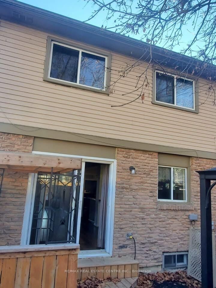 Property Photo: 57 Hansen Road N #20 ON L6V 3C6