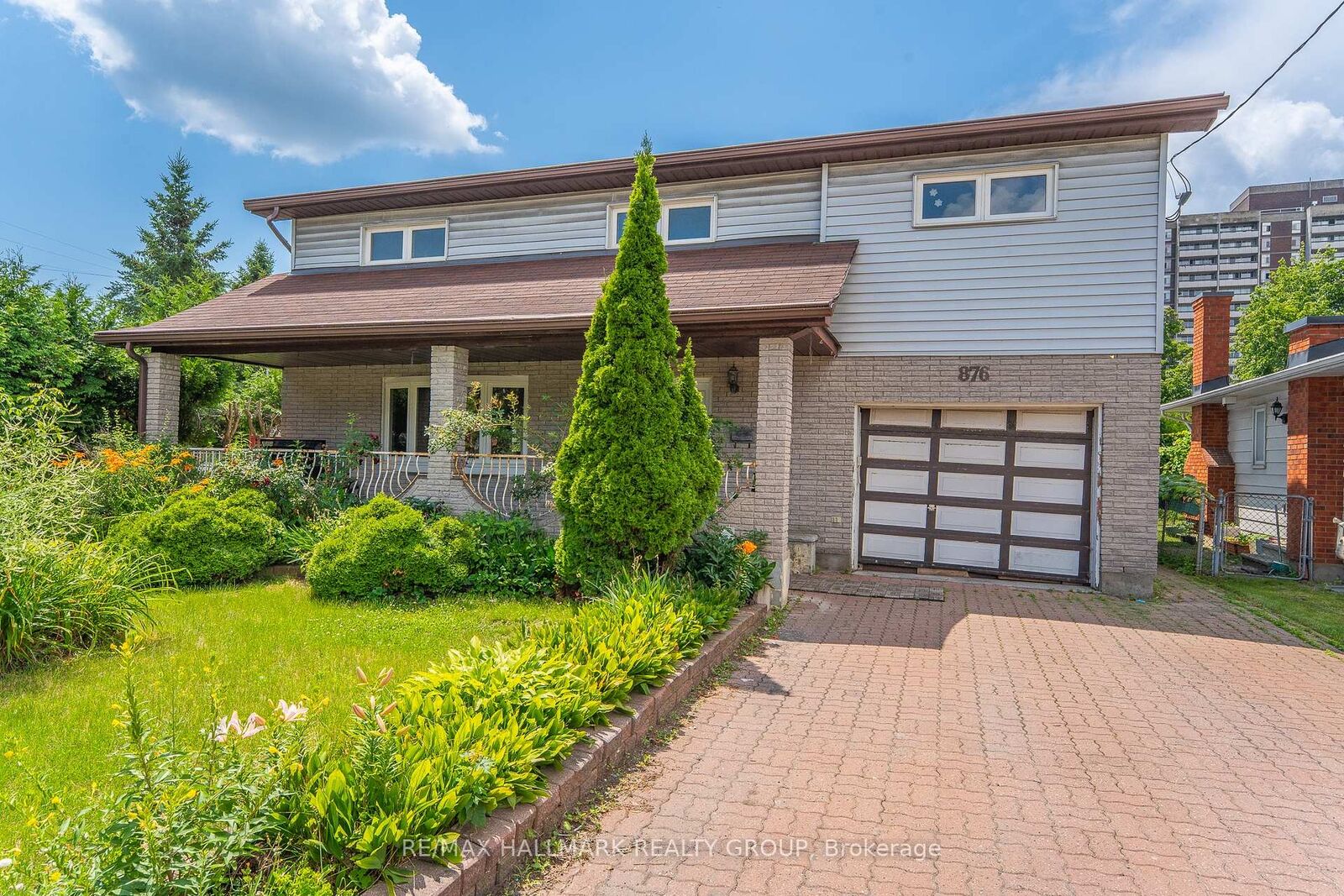 Property Photo:  876 Pinecrest Road  ON K2B 6B2 